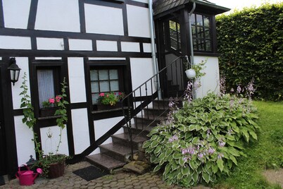 Romantic cottage is looking for you! -Wi-Fi, fireplace, infrared cabin