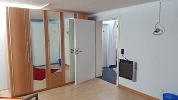 3 chambres, fer et planche à repasser, accès Internet, draps fournis