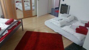 3 soverom, strykejern/-brett, internettilgang og sengetøy