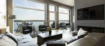 HOLIDAY HOUSE WITH BEACH, BOAT, SAUNA, AIR CONDITIONING & FIREPLACE!