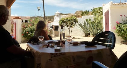 Troglodyte house with large patio and barbecue; Private and closed parking