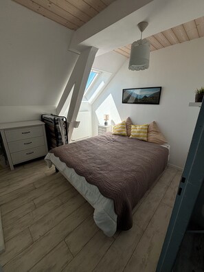 1 chambre, fer et planche à repasser, accès au Wi-Fi (inclus)