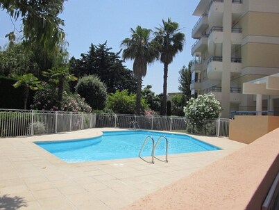4-PERSON APARTMENT AIR-CONDITIONED SWIMMING POOL PARKING AND WIFI