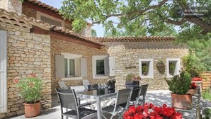 A stone house with a patio, outdoor seating, and potted plants. - House Gordes. Classified 4☆ tourism (Gordes)