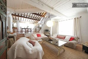 Smart TV, videojuegos, reproductor de DVD y libros 