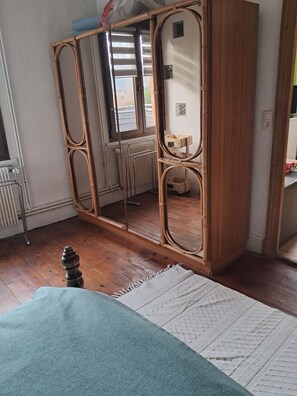 1 bedroom, iron/ironing board, travel cot, WiFi