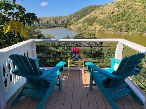  Affordable Coral Bay Sanctuary. Quiet, walk to park beaches, sea & pond views.