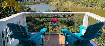 Affordable Coral Bay Sanctuary. Quiet, walk to park beaches, sea & pond views.