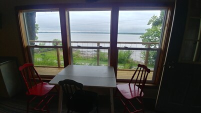 Riverfront Cabin With Small Beach Short Drive From Nauvoo