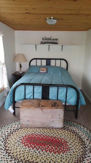 1 bedroom, bed sheets