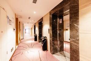 Hallway - T Social Hotel (Guangzhou)