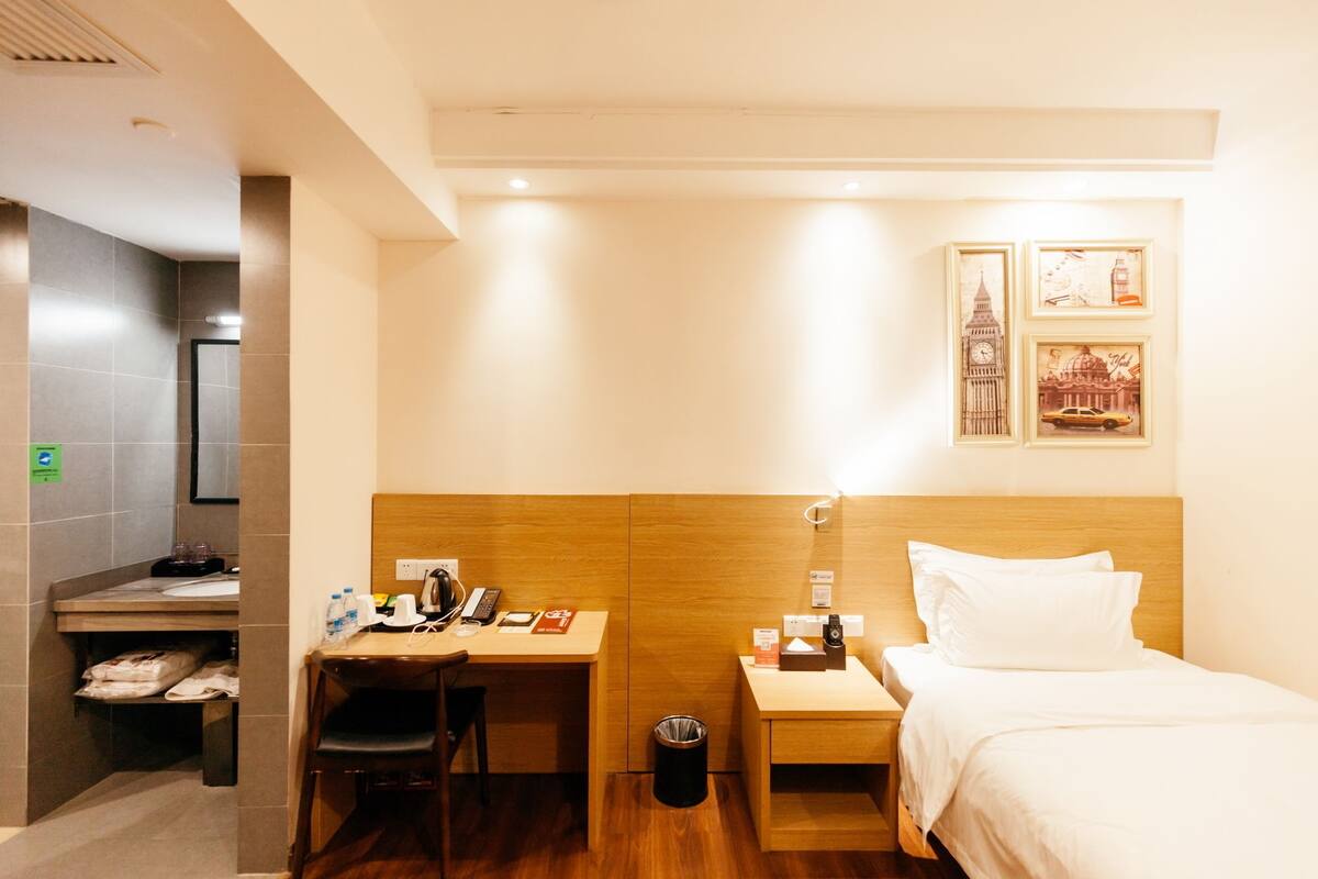 Elegant Single Room  | Premium bedding, minibar, desk, WiFi (free)