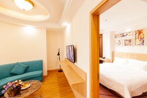 Premium bedding, minibar, desk, free WiFi - T Social Hotel (Guangzhou)