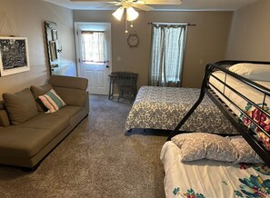 3 chambres, fer et planche à repasser, accès Internet, draps fournis