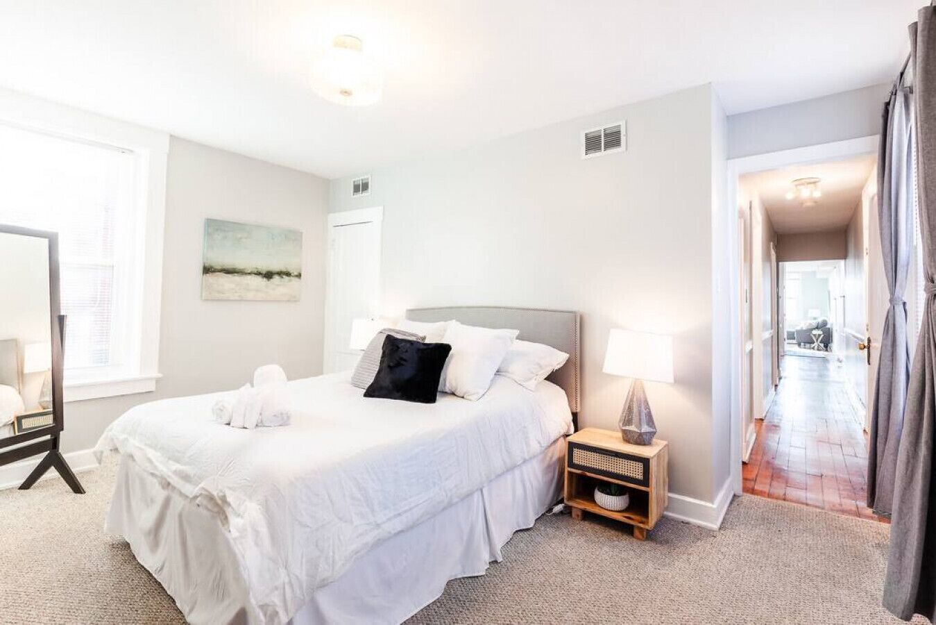 3 bedrooms, desk, iron/ironing board, free WiFi