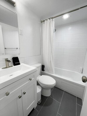 Hair dryer, towels - Spacious Home: Walk to Everything & FREE Parking (Cincinnati)