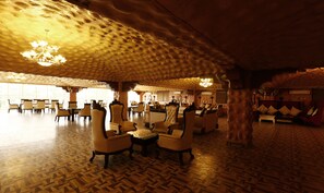 供應早餐、午餐、晚餐;印度菜