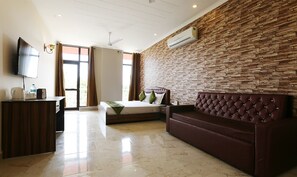 高級客房 | 書桌、熨斗/熨衫板、免費 Wi-Fi