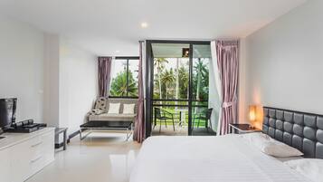 Studio, 1 Bedroom | 1 bedroom, in-room safe, iron/ironing board, free WiFi