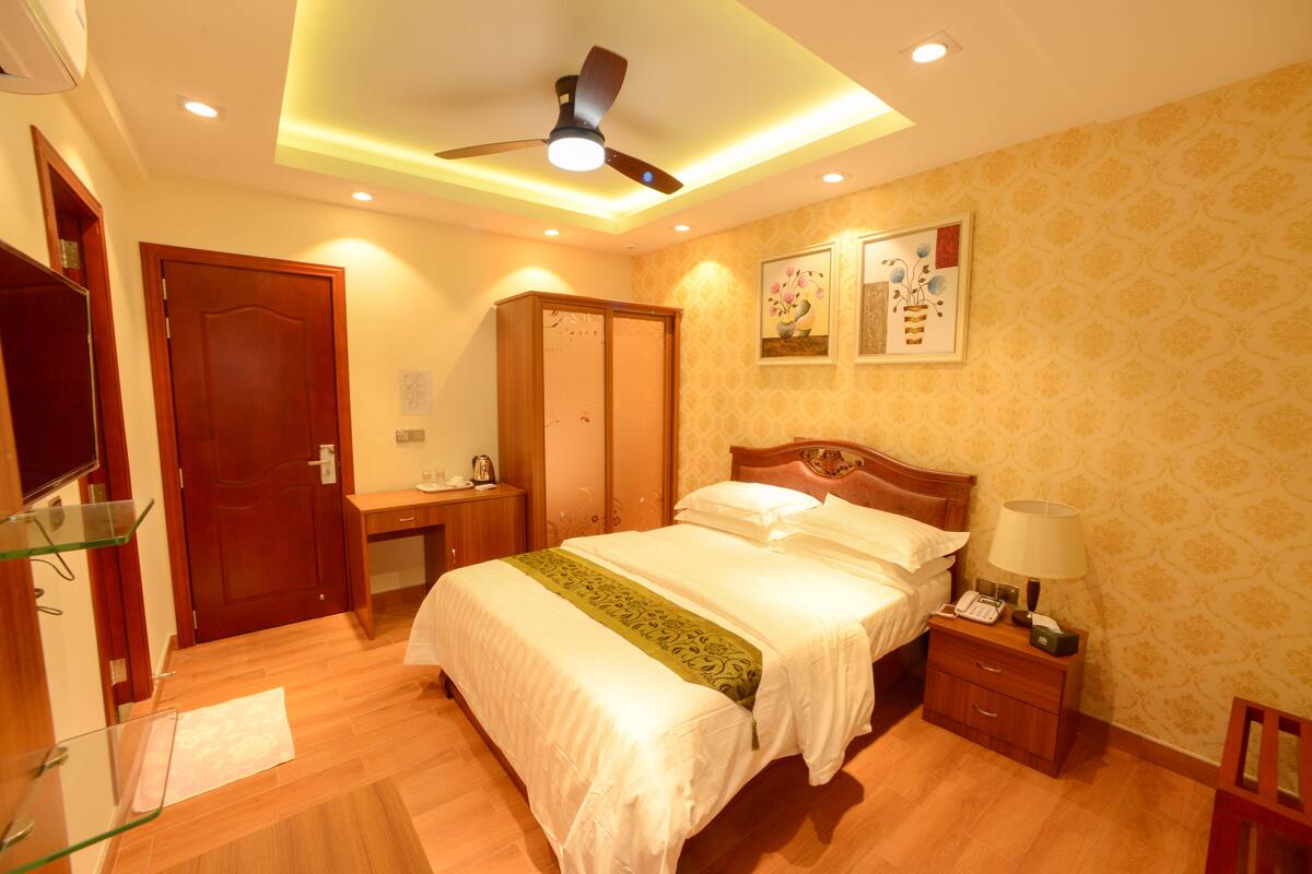 Deluxe Double Room | Premium bedding, in-room safe, desk, free WiFi