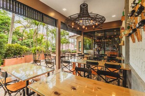 Restaurant - Condo in Karon in Chic Condo - Unit A609 (Karon)