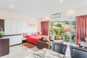 Caja de seguridad en la habitación y cortinas blackout