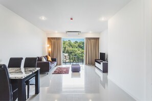 Living room - Condo in Karon in Chic Condo - Unit B708 (Karon)