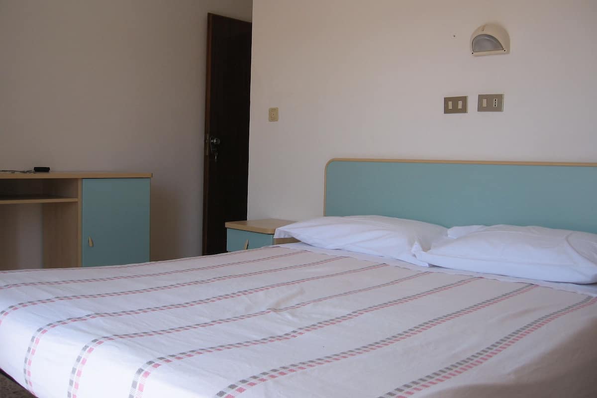 In-room safe, free WiFi