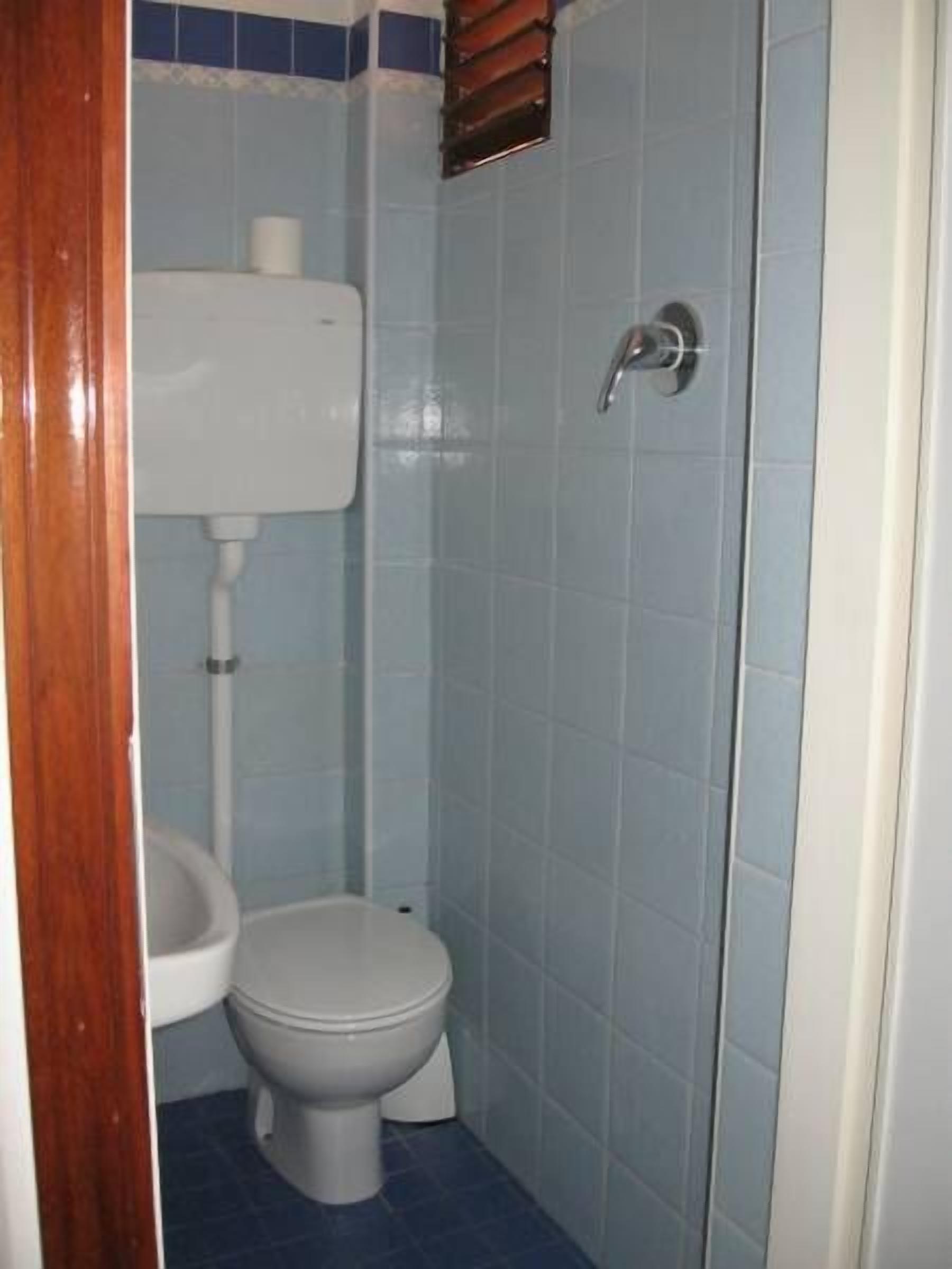 淋浴设施、免费洗浴用品、坐浴桶、毛巾