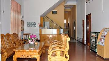 Coin salon dans le hall