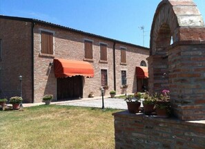 Exterior detail - Il Frattiero B&B (Voghiera)