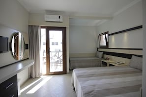 Coffres-forts dans les chambres, rideaux occultants, Wi-Fi gratuit