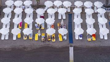 Playa privada, arena blanca y servicio gratuito de transporte a la playa