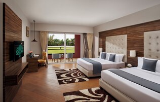 Family Room | Premium bedding, in-room safe, desk, laptop workspace