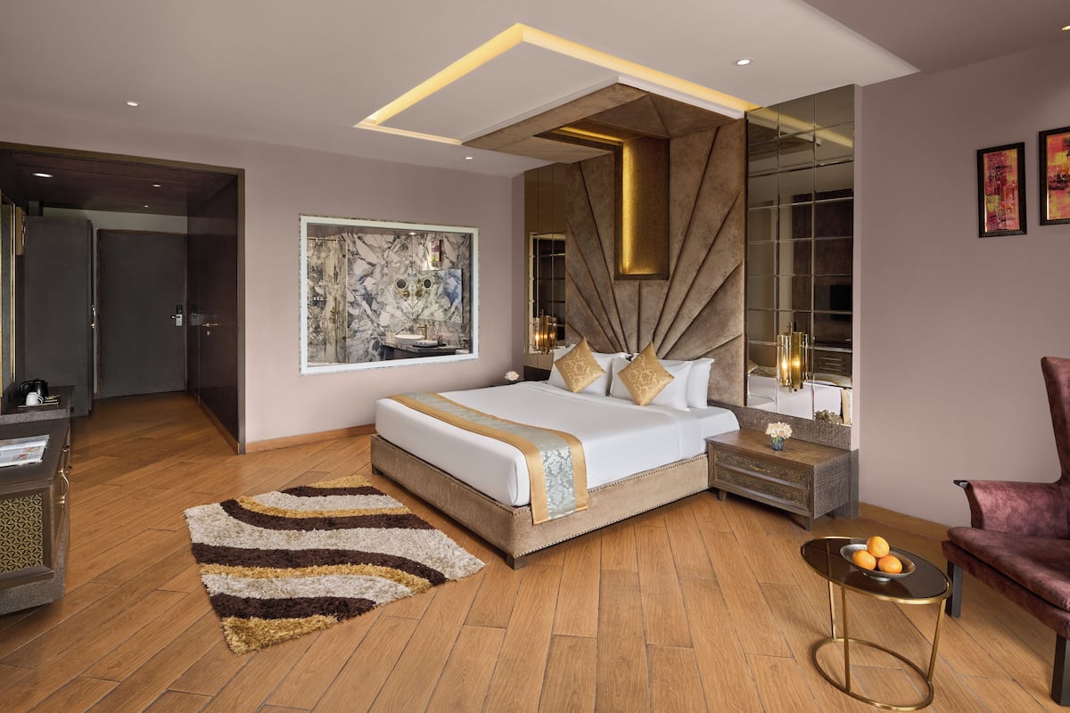 Junior Studio Suite | 2 bedrooms, premium bedding, in-room safe, desk