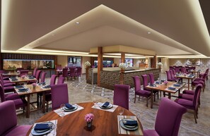 Family dining - Saya Grand Resort By Treat Thane (Bhiwandi)