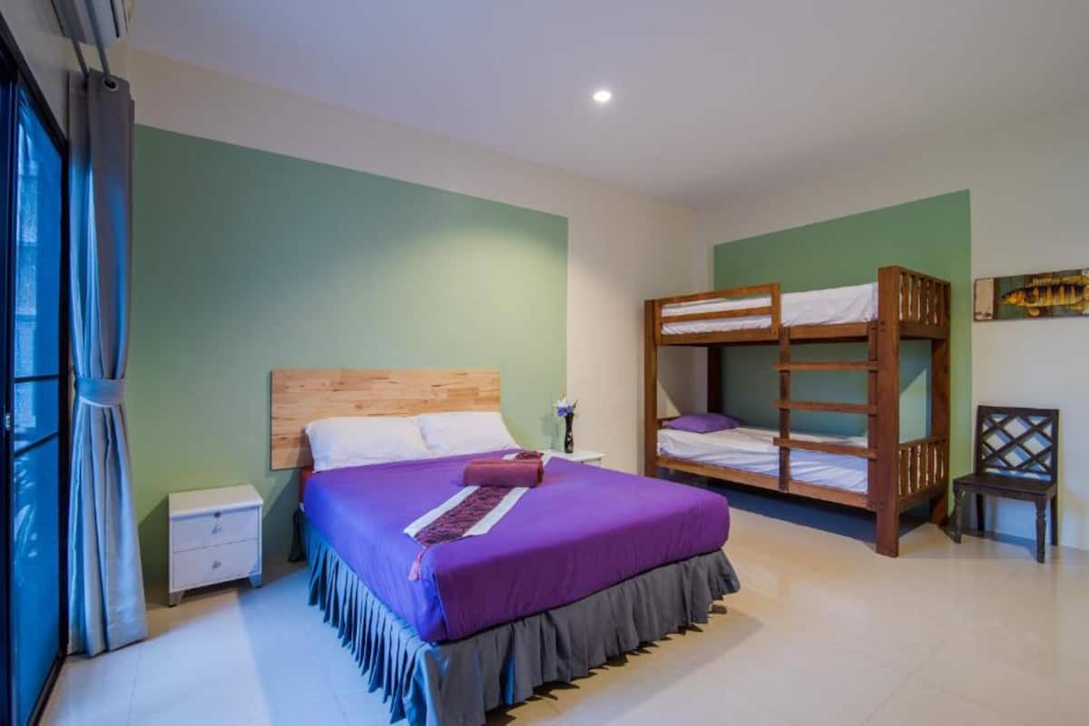 Family Room | Meja, Wi-fi percuma, cadar katil
