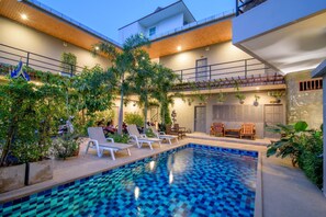 حمّام سباحة خارجي