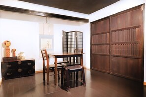 豪華套房 | 起居區 | 平面電視