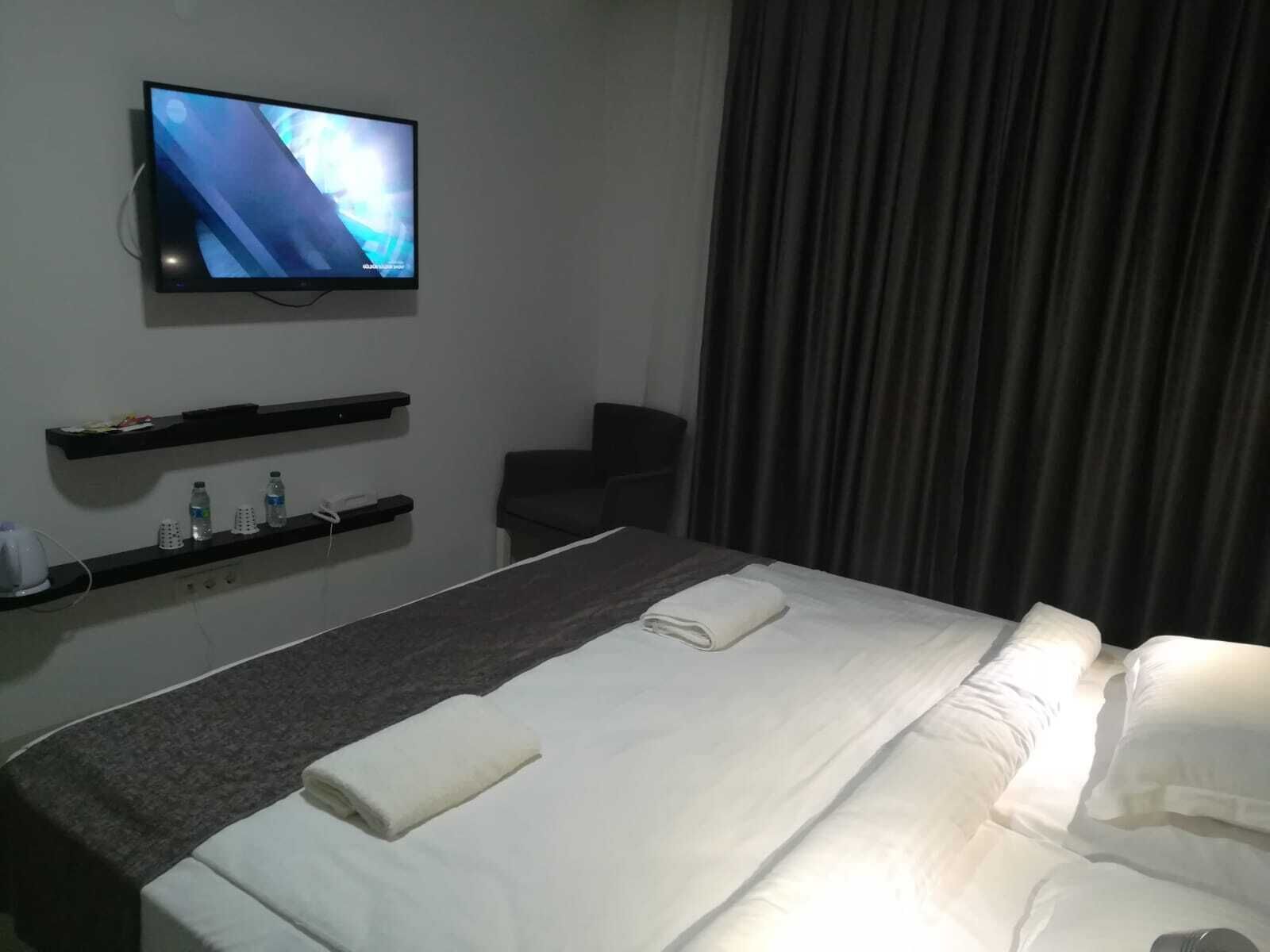 comfort double room single use | premium bedding, minibar, in-room safe, desk