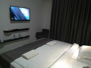 Comfort Double Room Single Use | Premium bedding, minibar, in-room safe, desk