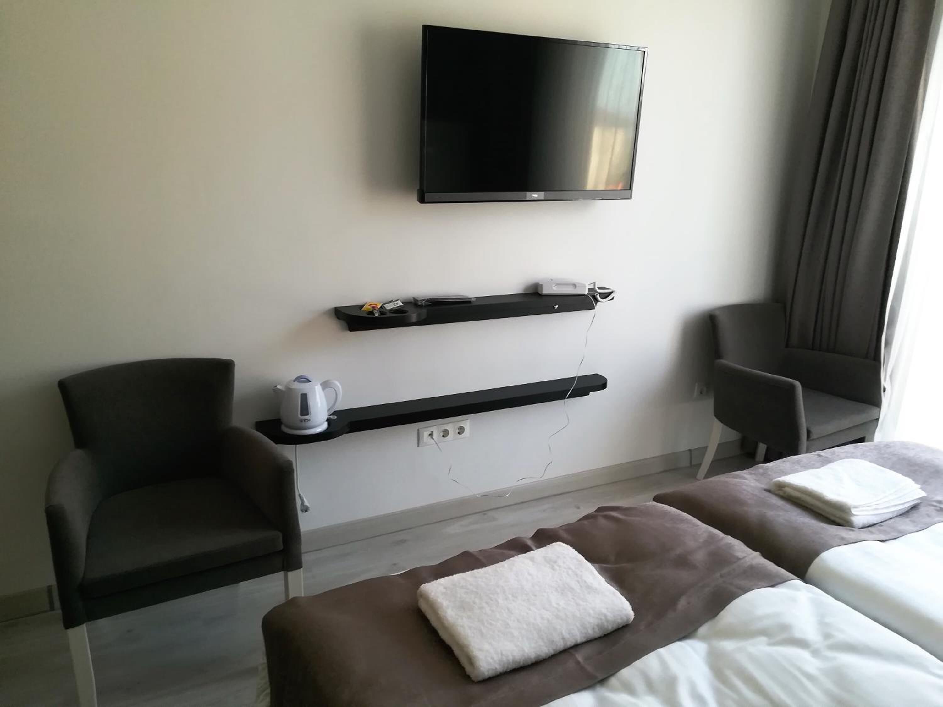 premium bedding, minibar, in-room safe, desk