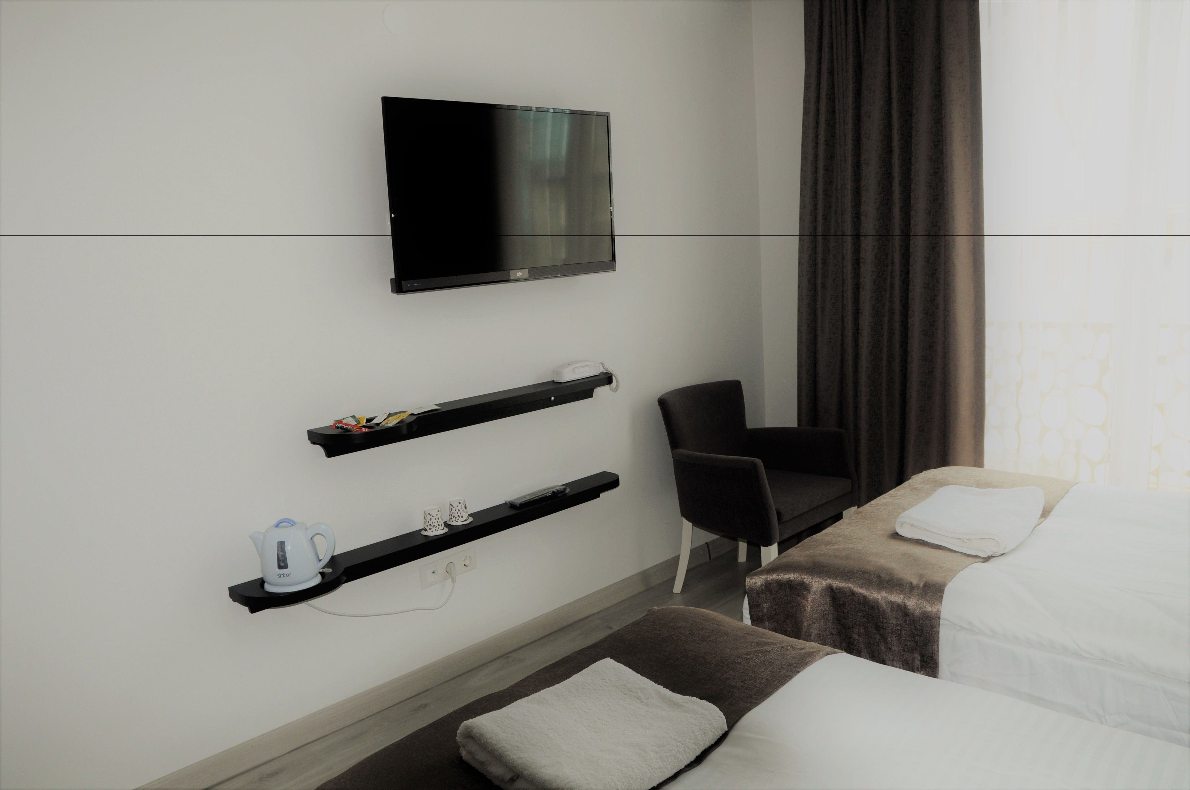 comfort double or twin room | premium bedding, minibar, in-room safe, desk