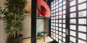 Private Vacation Home with Open-air bath, Non Smoking [up to 9 guests] | 2 bedrooms, individually decorated, individually furnished, desk - Kyomachiya Gion KANAU (Kyoto)