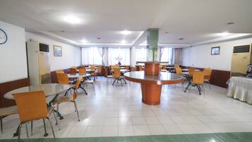 Desayuno buffet todos los días (con cargo)