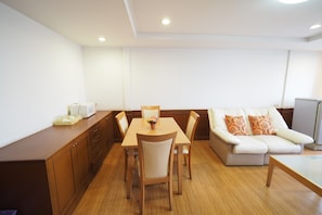 In-room dining - Navanakorn Golden View (Khlong Luang)
