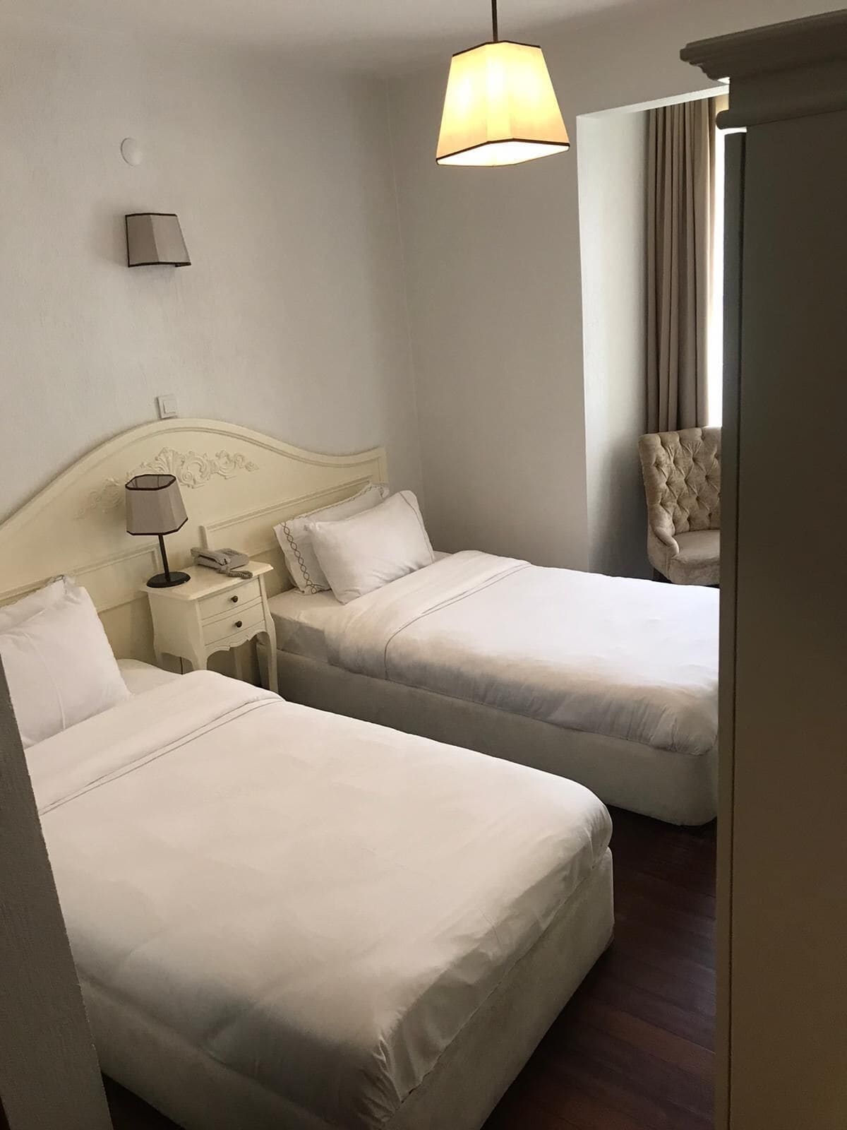 twin room | in-room safe, desk, free wifi, bed sheets
