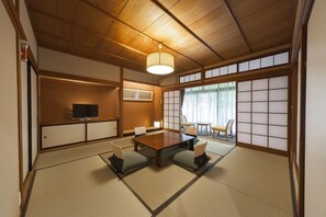 In-room safe, free WiFi, bed sheets - Onsen Guest House Aobato no Su (Matsue)