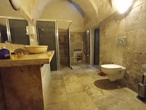Family Studio, 2 Bedrooms | Bathroom | Shower, free toiletries, hair dryer, slippers - Sandik Cave Hotel (Ürgüp)