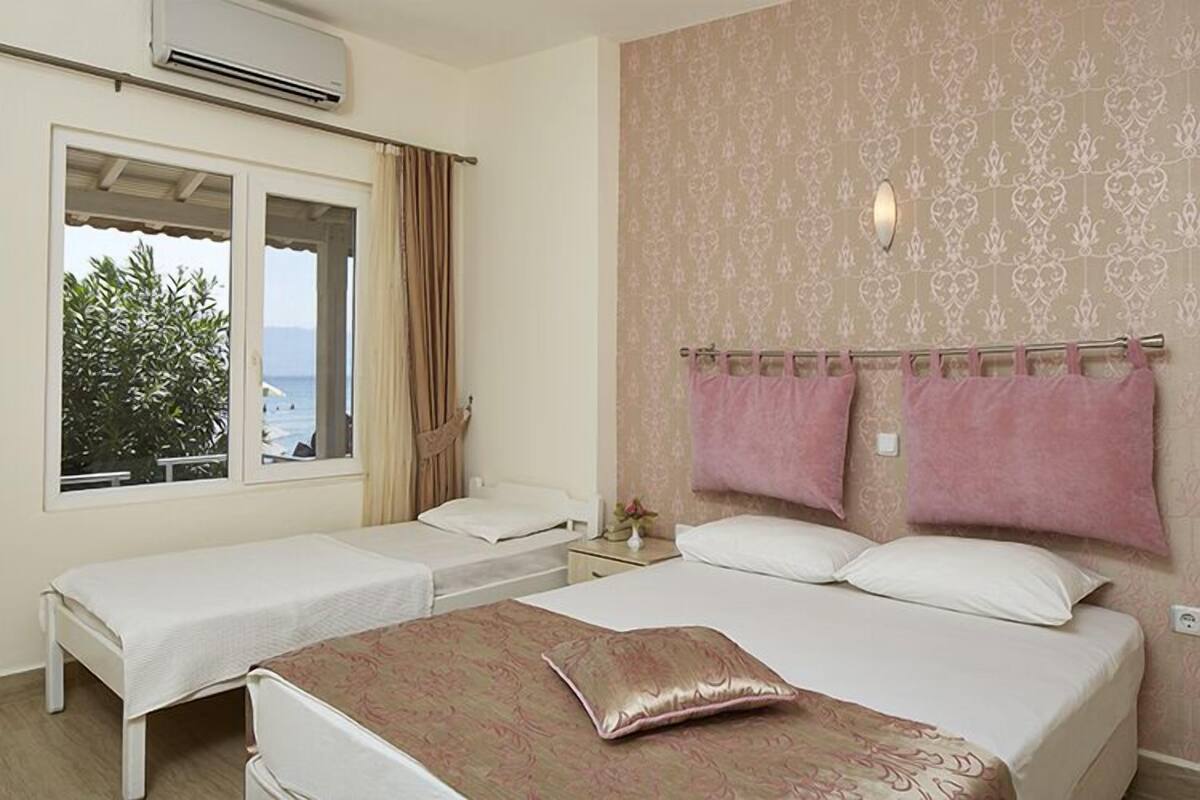 Standard Double Room | Desk, cribs (free), WiFi (free)